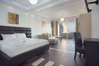 Апартаменты Apartments Atlantis Добра-Вода Номер-студио с балконом и видом на море (для 4 взрослых)-1