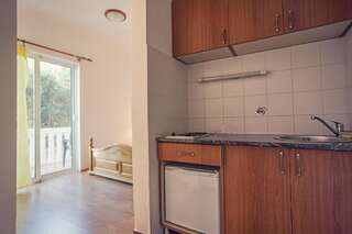 Апартаменты Apartments Atlantis Добра-Вода Апартаменты-студио с балконом, вид на море (для 2 взрослых)-13
